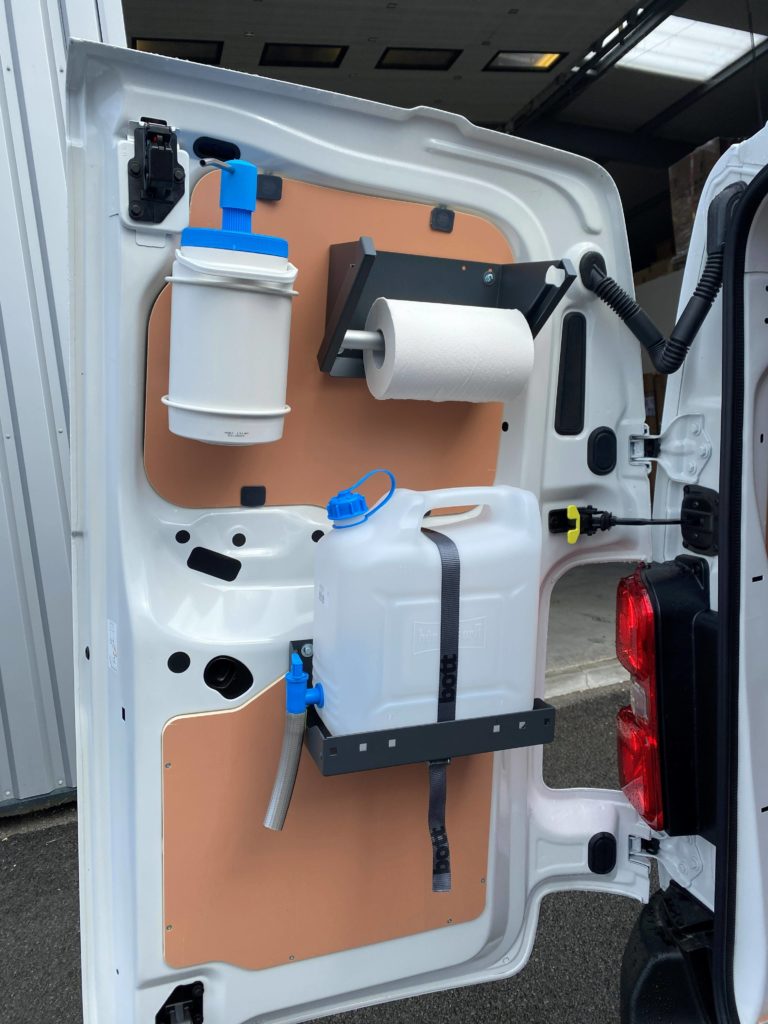 La pose d'accessoires de sécurité pour utilitaire par AVIP à Nantes