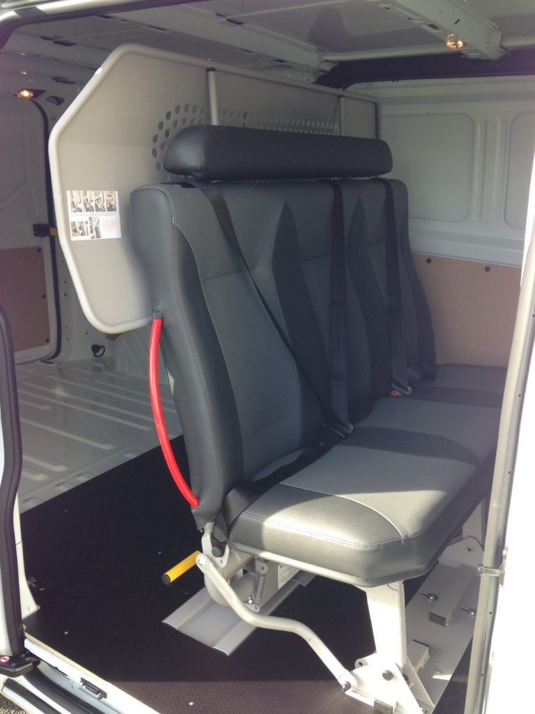 Cabine approfondie repliable par AVIP, spécialiste de l'aménagement utilitaire sur Nantes et ses environs